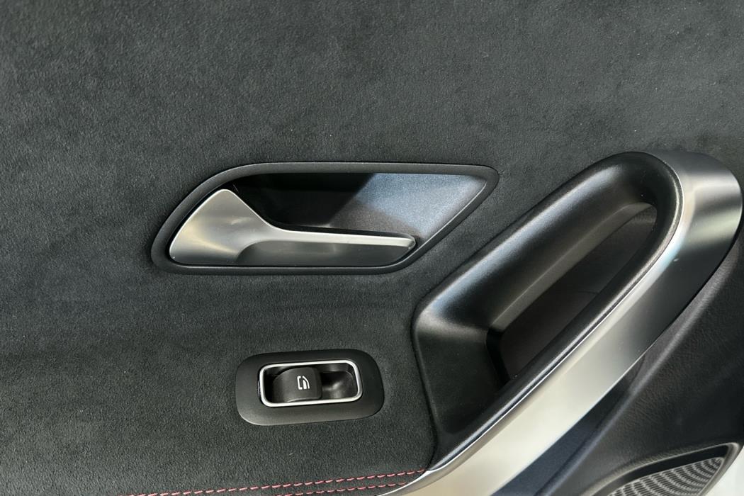 MERCEDES-BENZ A 2023