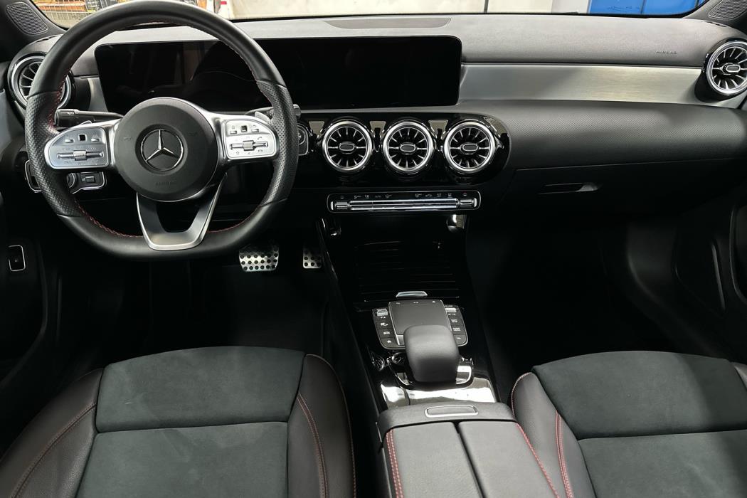 MERCEDES-BENZ A 2023