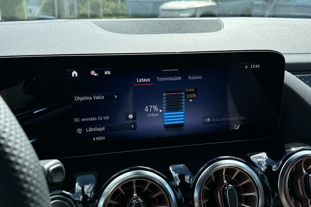 MERCEDES-BENZ EQA 2026