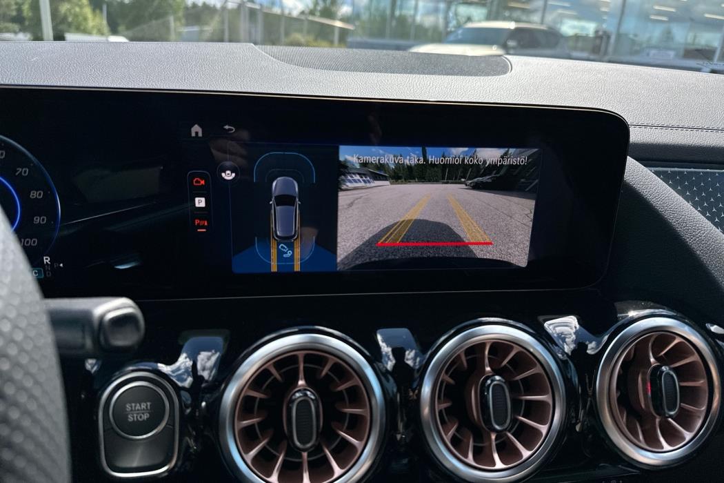 MERCEDES-BENZ EQA 2026