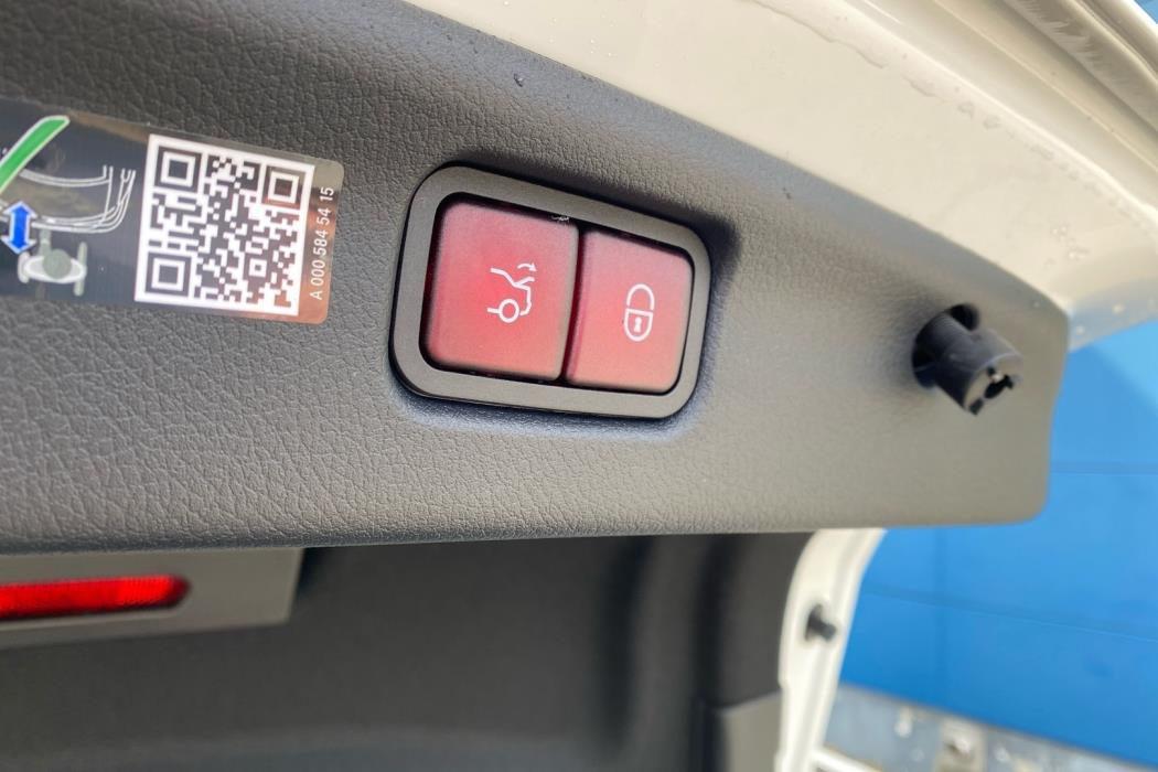 MERCEDES-BENZ C 2024