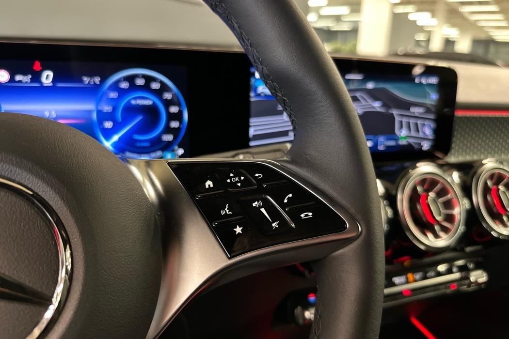 MERCEDES-BENZ EQB 2025