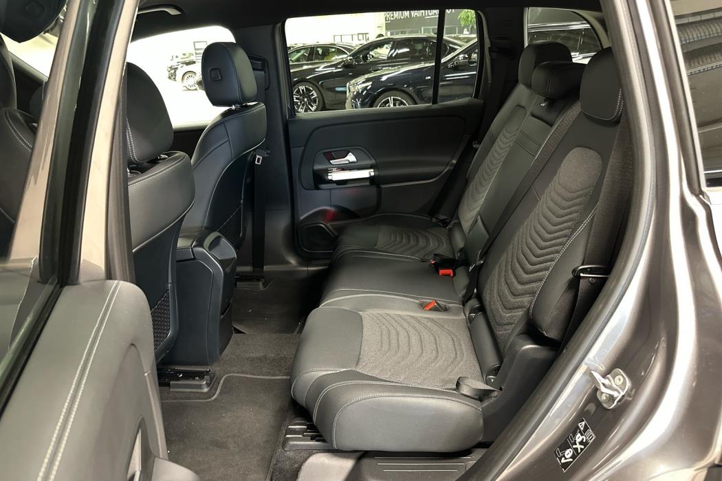 MERCEDES-BENZ EQB 2025