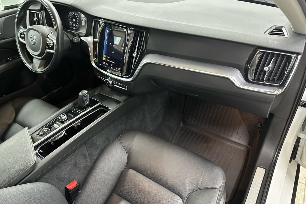VOLVO V60 2021