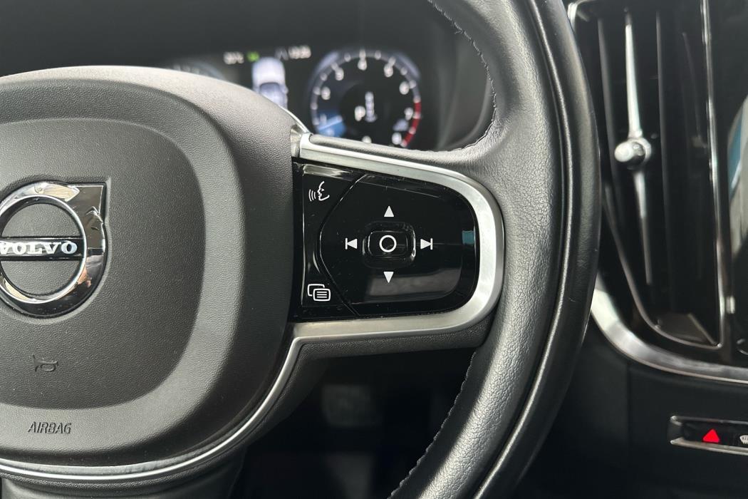 VOLVO V60 2021