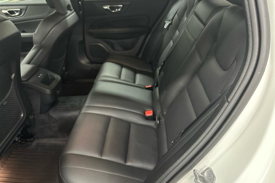 VOLVO V60 2021