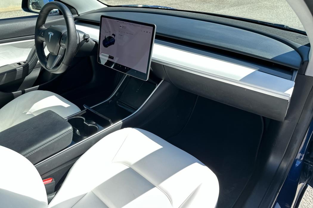 TESLA Model 3 2019