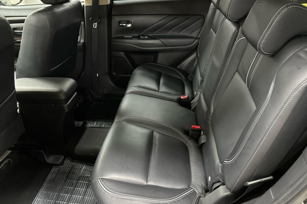 MITSUBISHI Outlander PHEV 2017