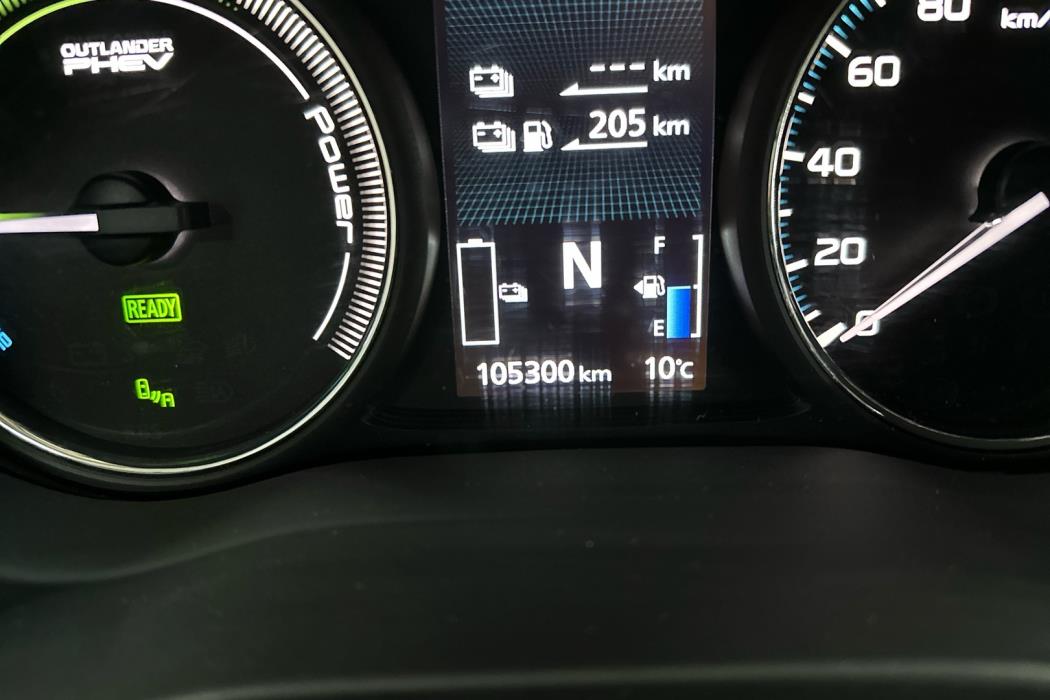 MITSUBISHI Outlander PHEV 2017