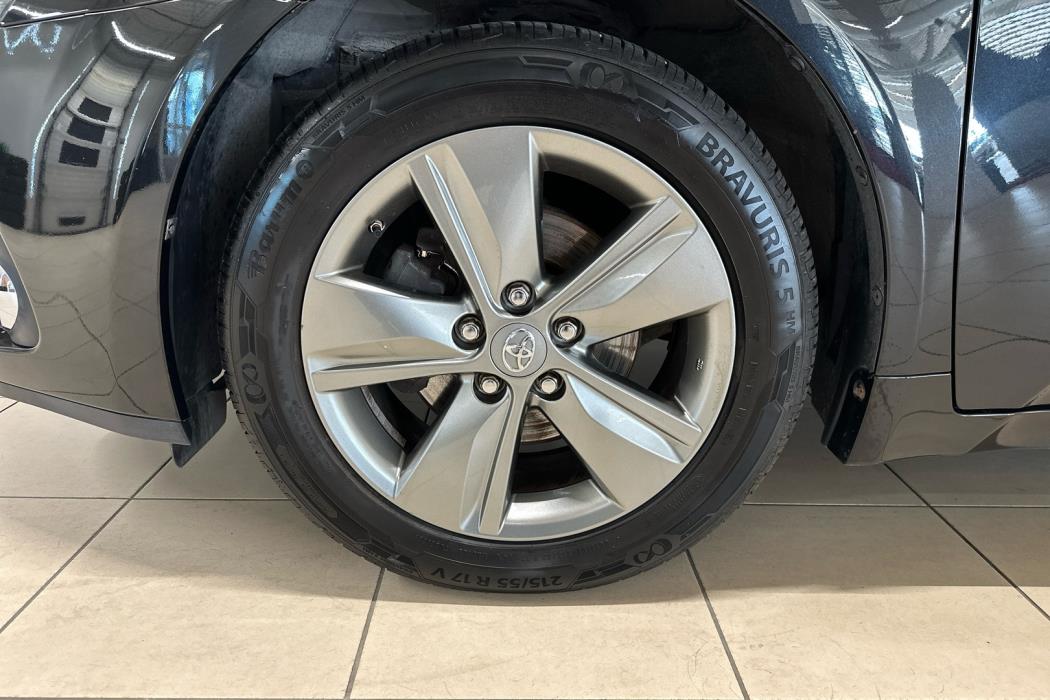 TOYOTA Avensis 2015