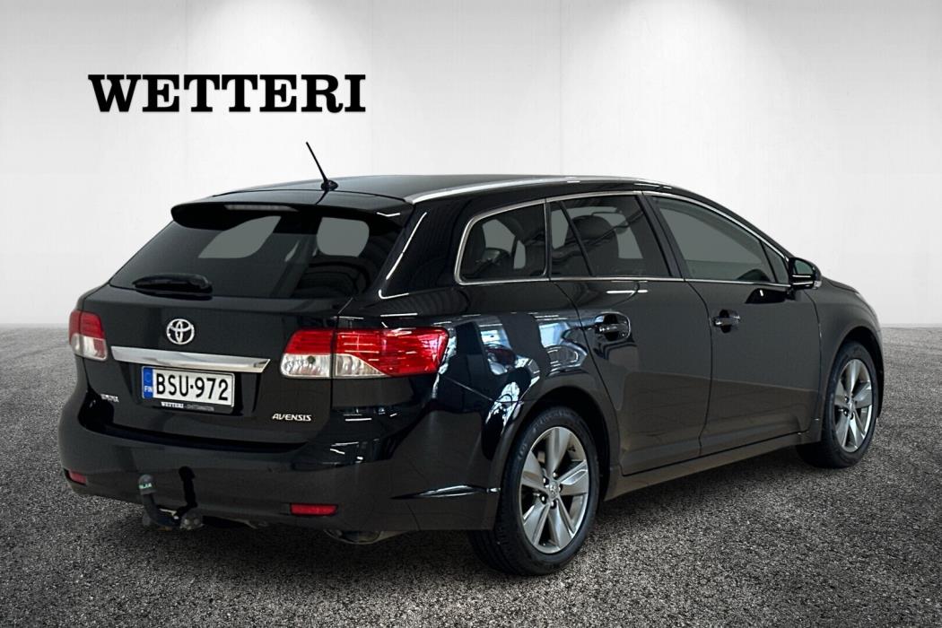 TOYOTA Avensis 2015