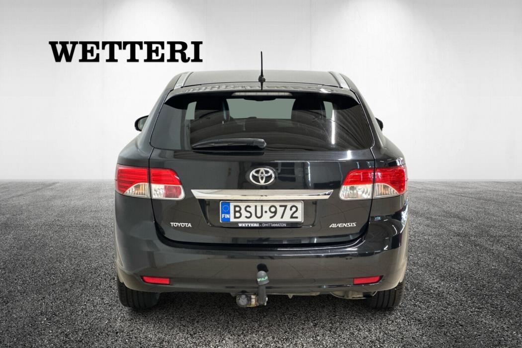 TOYOTA Avensis 2015
