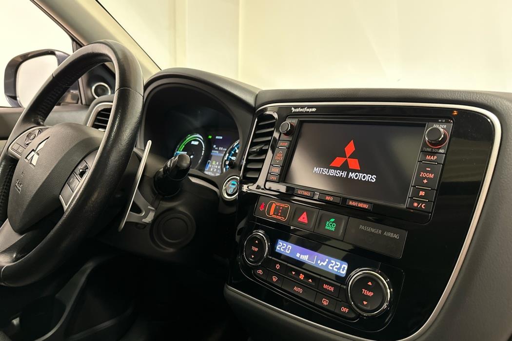 MITSUBISHI Outlander PHEV 2013