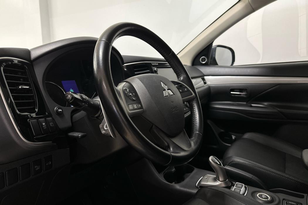 MITSUBISHI Outlander PHEV 2013