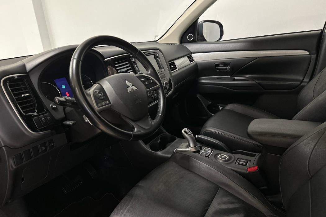 MITSUBISHI Outlander PHEV 2013