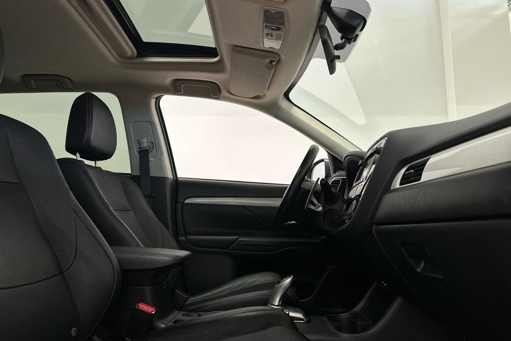 MITSUBISHI Outlander PHEV 2013