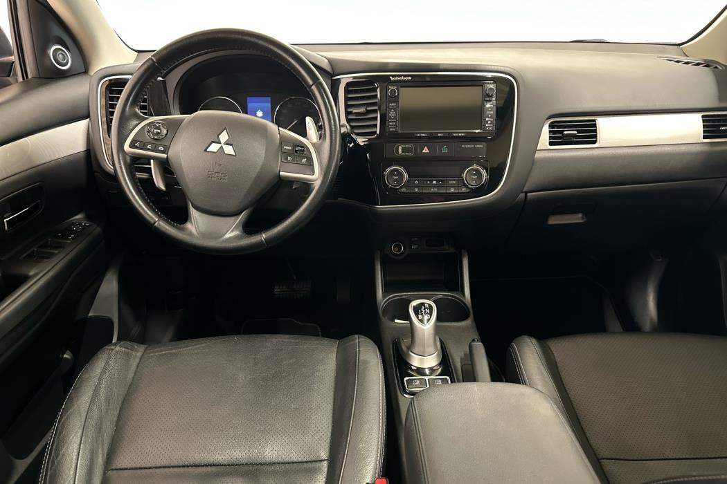 MITSUBISHI Outlander PHEV 2013