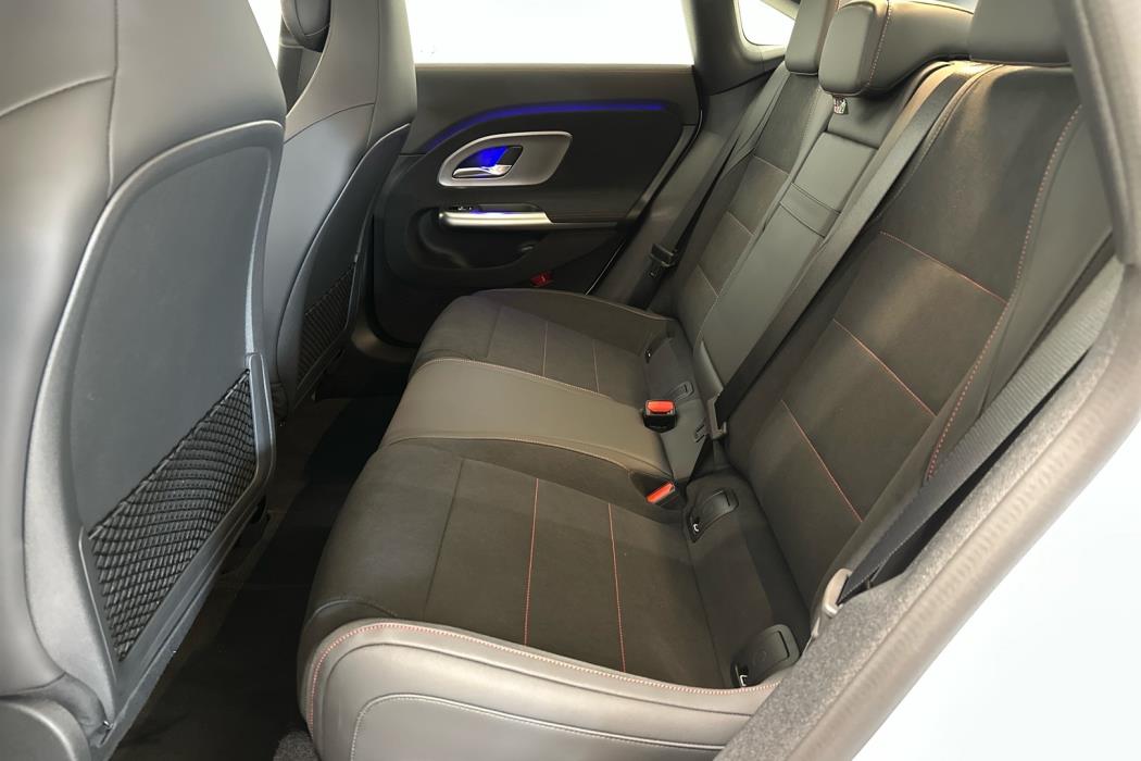 MERCEDES-BENZ CLA 2025