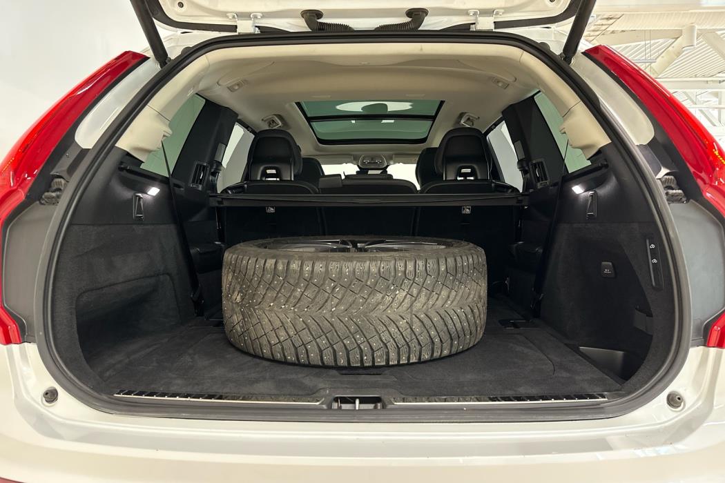 VOLVO XC90 2023