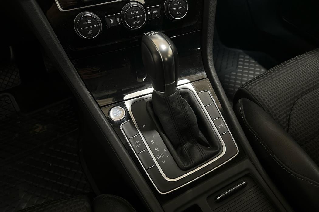 VOLKSWAGEN Golf 2014