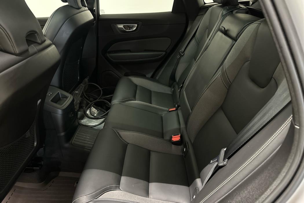 VOLVO XC60 2023
