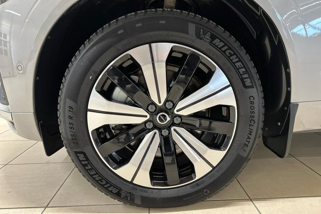 VOLVO XC60 2023