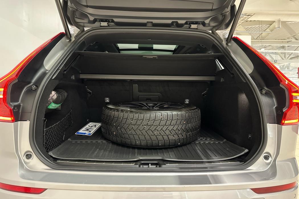VOLVO XC60 2023