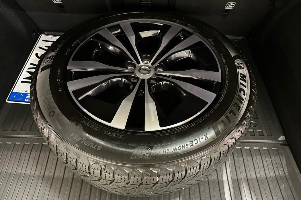 VOLVO XC60 2023