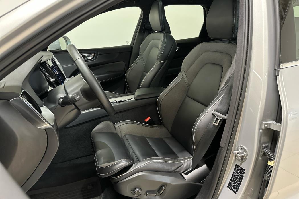 VOLVO XC60 2023