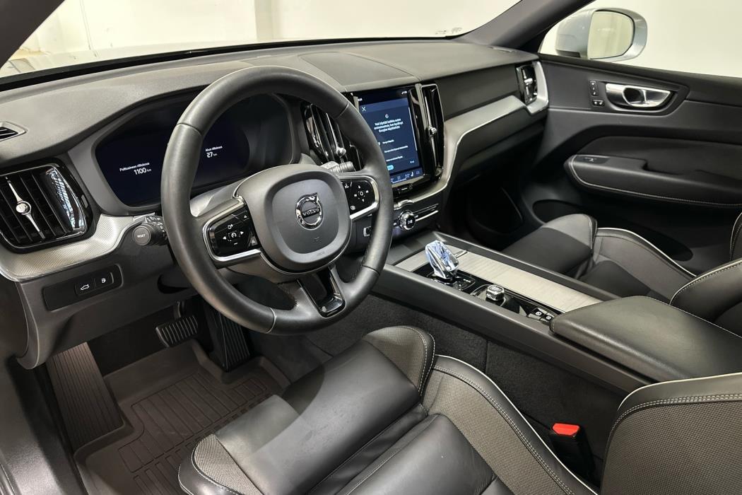 VOLVO XC60 2023