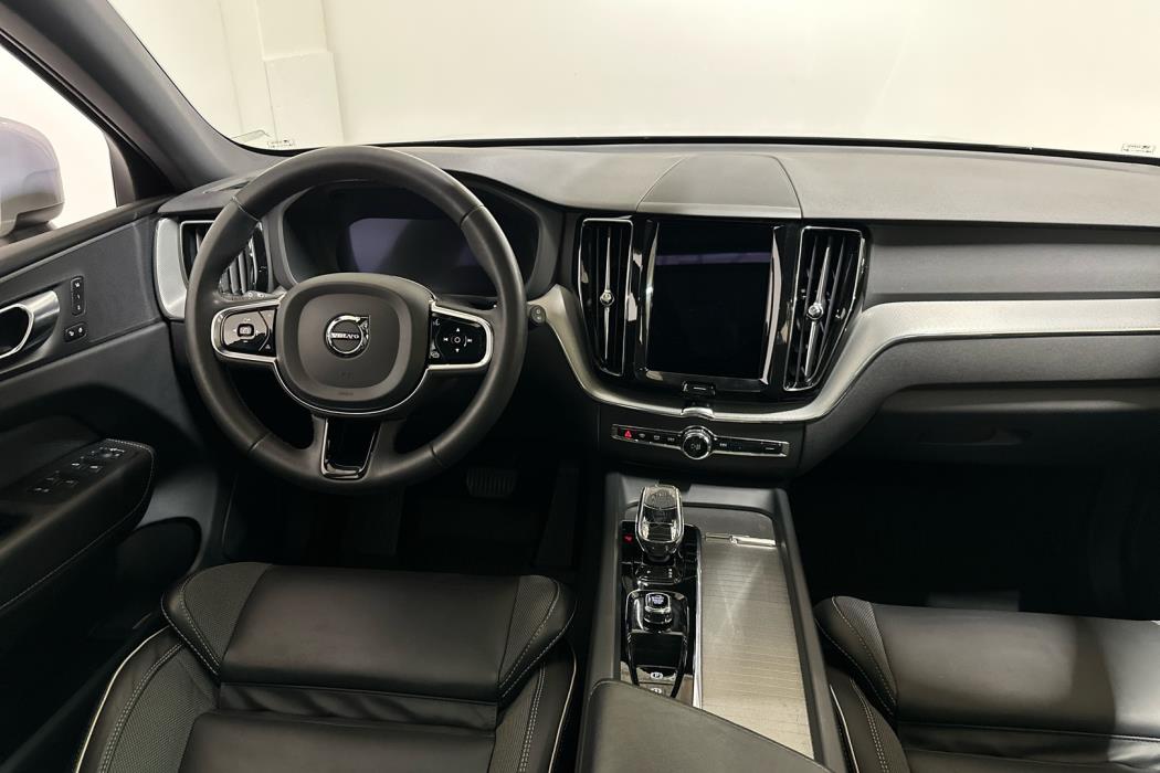 VOLVO XC60 2023