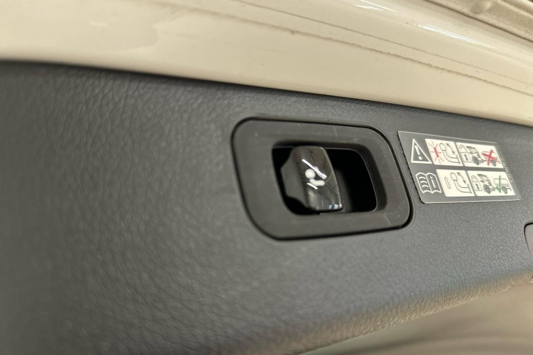 MERCEDES-BENZ C 2023
