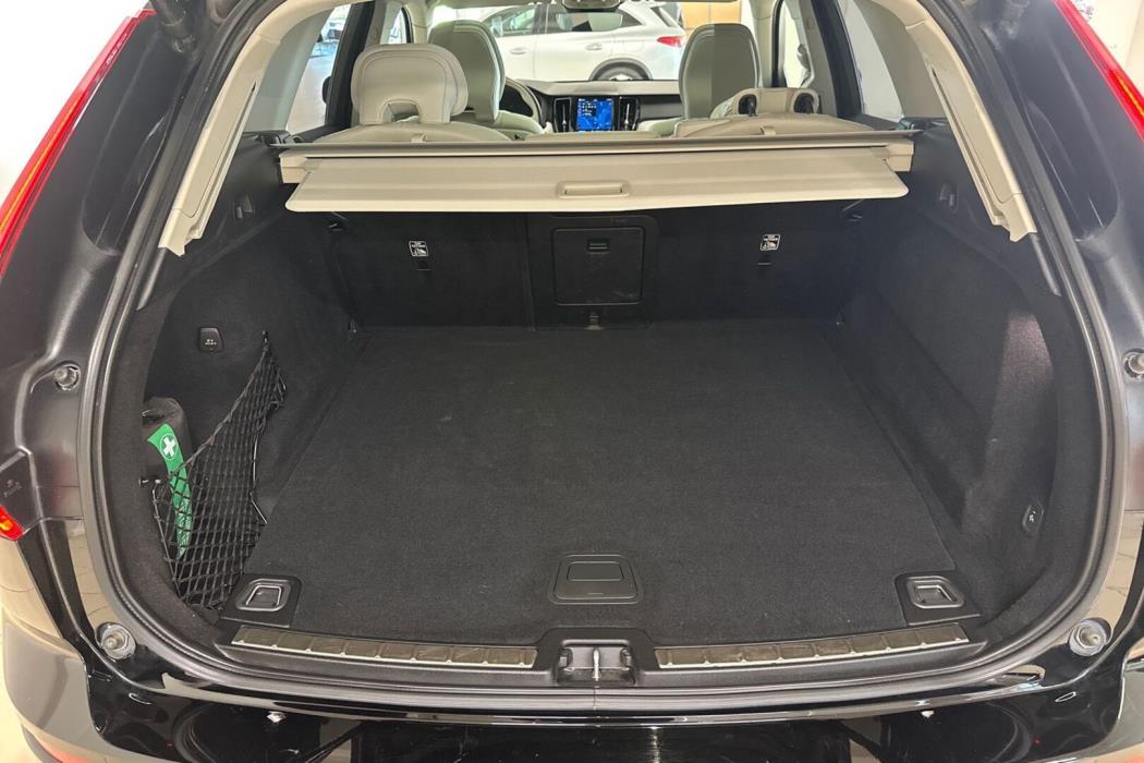 VOLVO XC60 2023