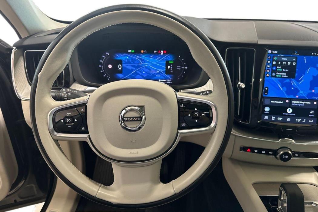 VOLVO XC60 2023
