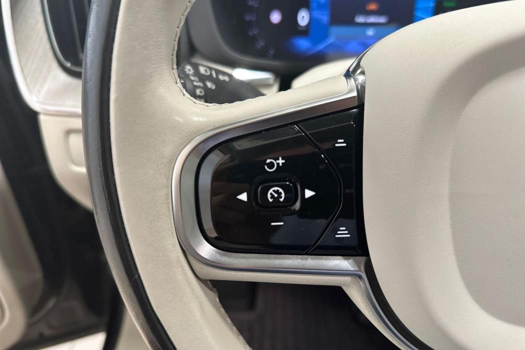 VOLVO XC60 2023