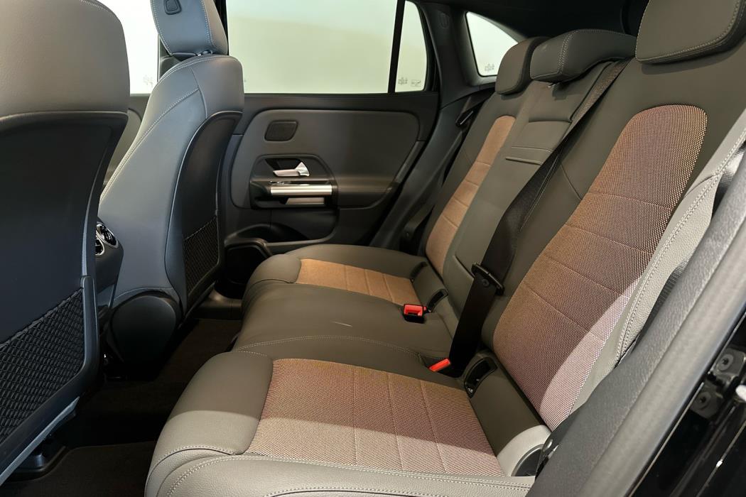 MERCEDES-BENZ EQA 2025