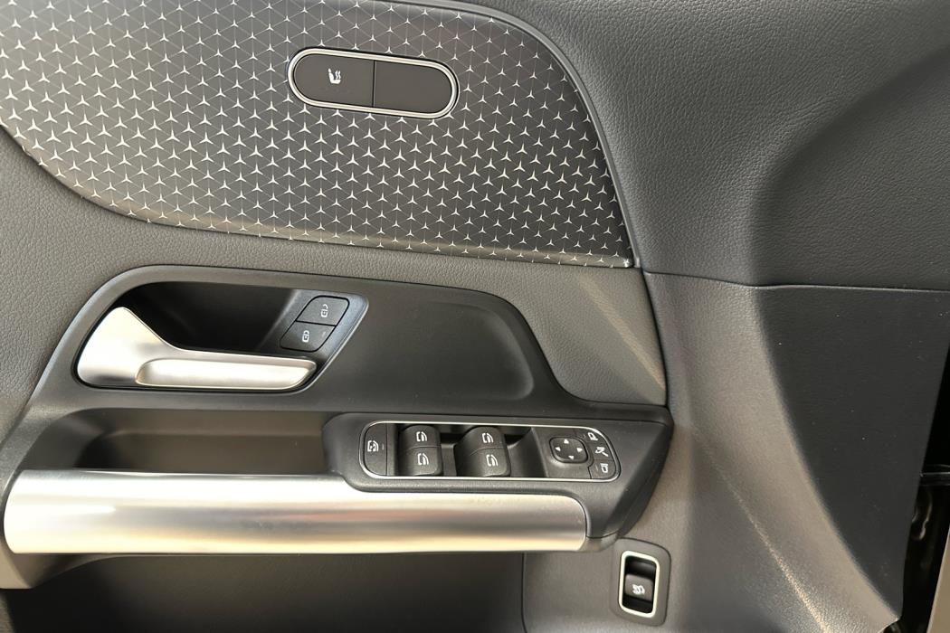 MERCEDES-BENZ EQA 2025