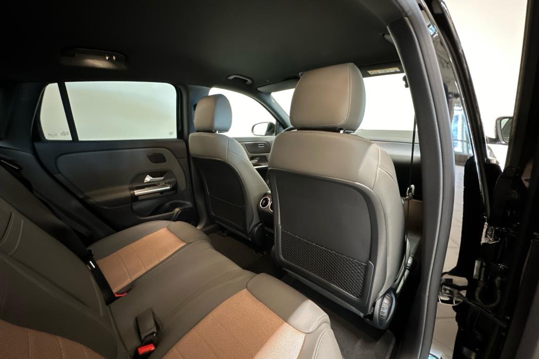 MERCEDES-BENZ EQA 2025