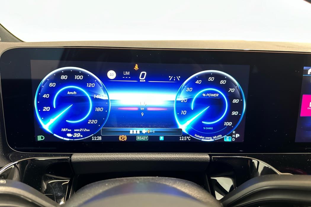 MERCEDES-BENZ EQA 2025