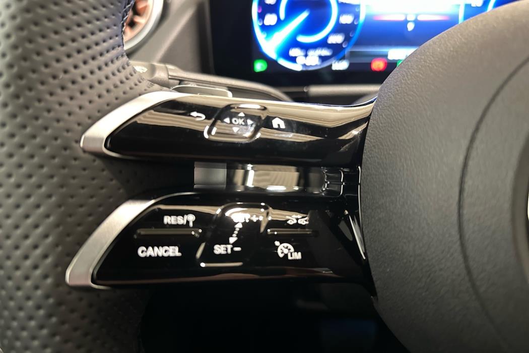 MERCEDES-BENZ EQA 2025