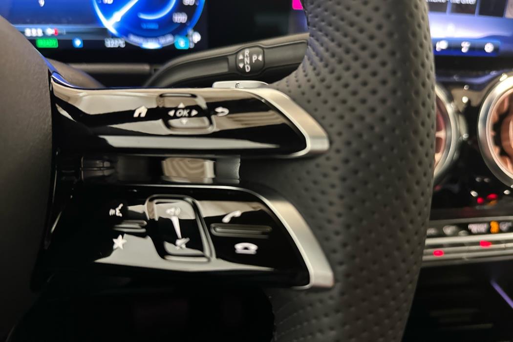 MERCEDES-BENZ EQA 2025