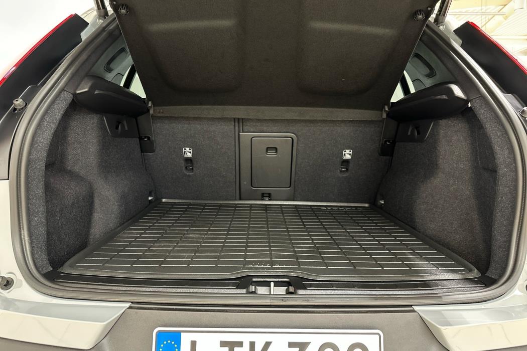 VOLVO EX40 2025