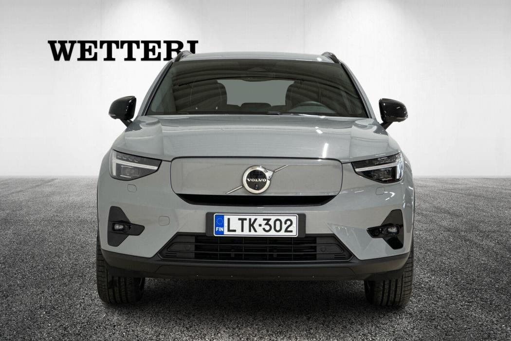 VOLVO EX40 2025