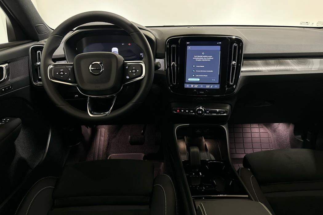 VOLVO EX40 2025