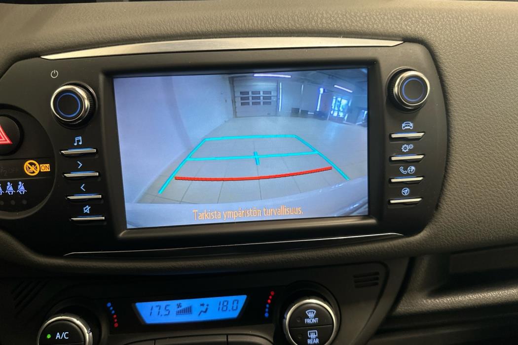TOYOTA Yaris 2017
