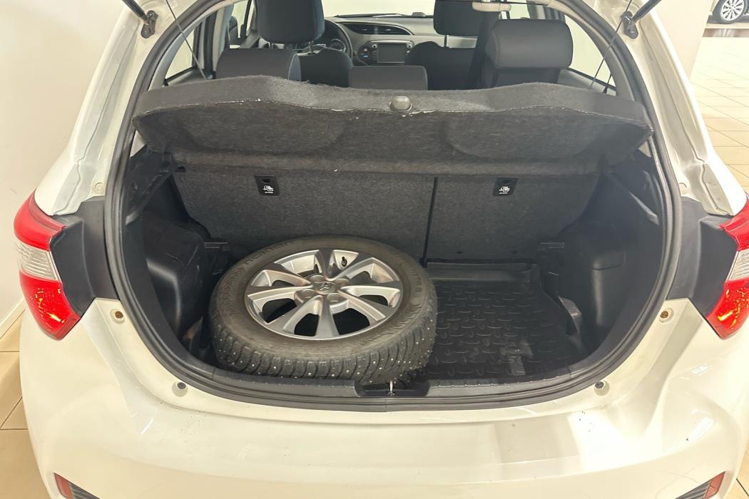 TOYOTA Yaris 2017