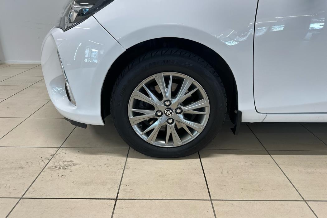 TOYOTA Yaris 2017