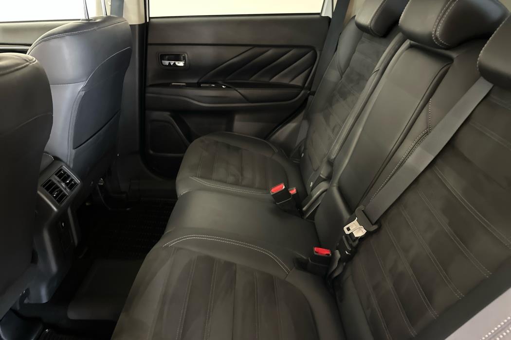 MITSUBISHI Outlander PHEV 2020