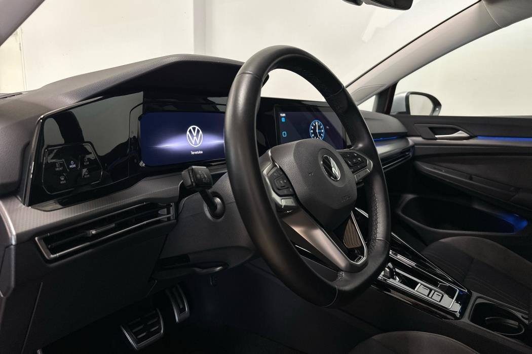 VOLKSWAGEN Golf 2023