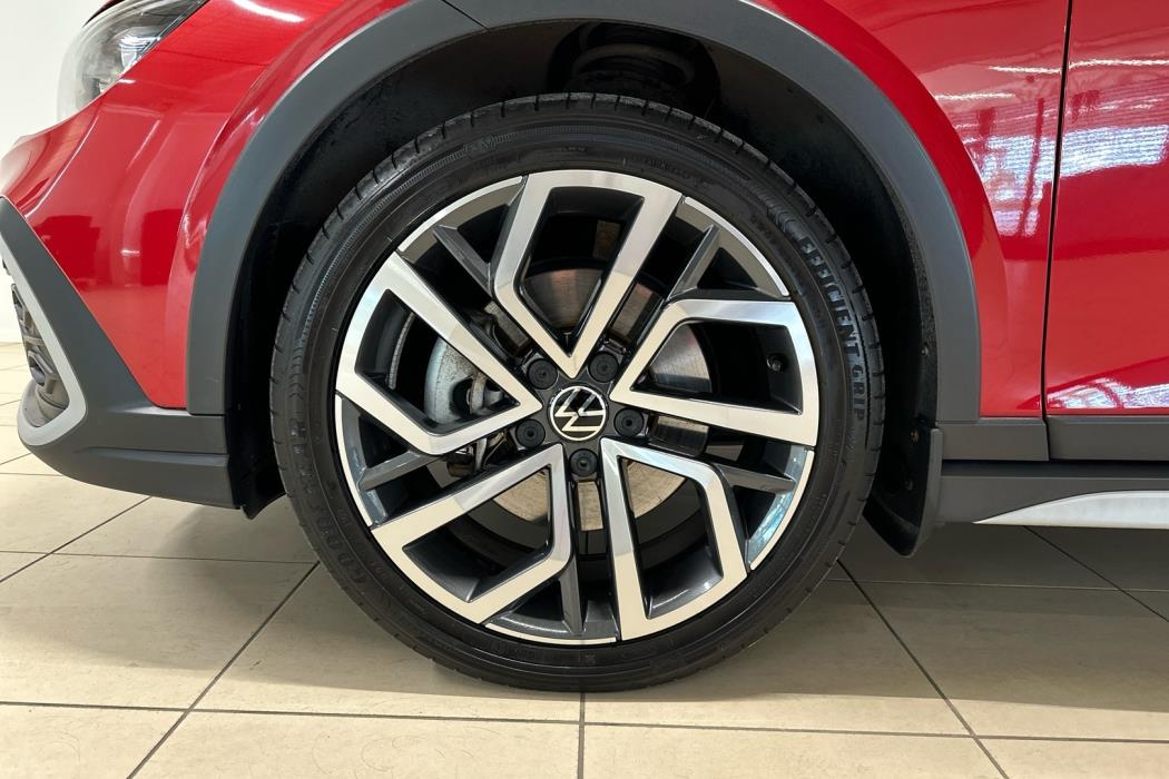 VOLKSWAGEN Golf 2023